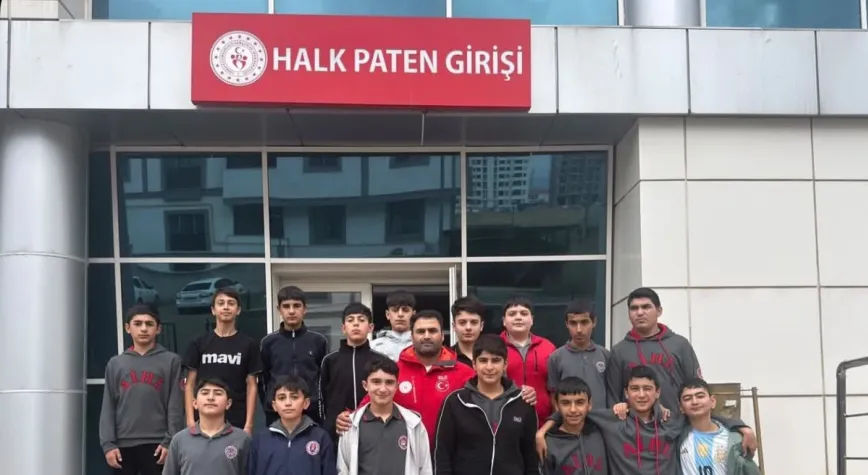 Kars’ta öğrenciler buz pateni etkinliğinde buluştu