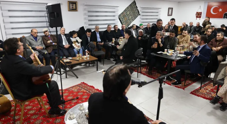 Keçiören Aşıklar Kıraathanesi'nde Ramazan Coşkusu Zirveye Çıktı: Geleneksel Âşık Atışmaları Nefes Kesti!