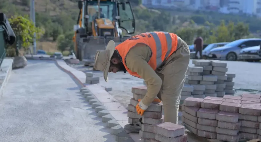 Keçiören’de kaldırım ve sosyal tesislerde yenileme çalışmaları
