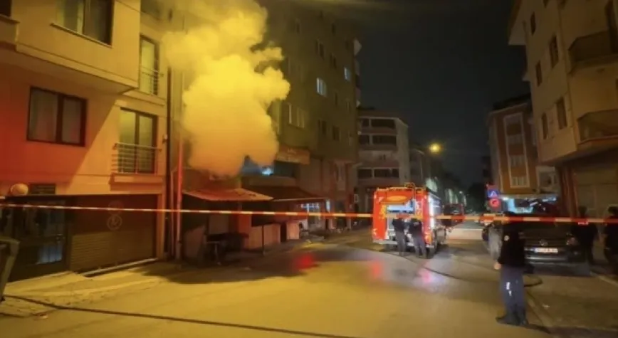 Kıraathanede gece yarısı çıkan yangın korkuttu