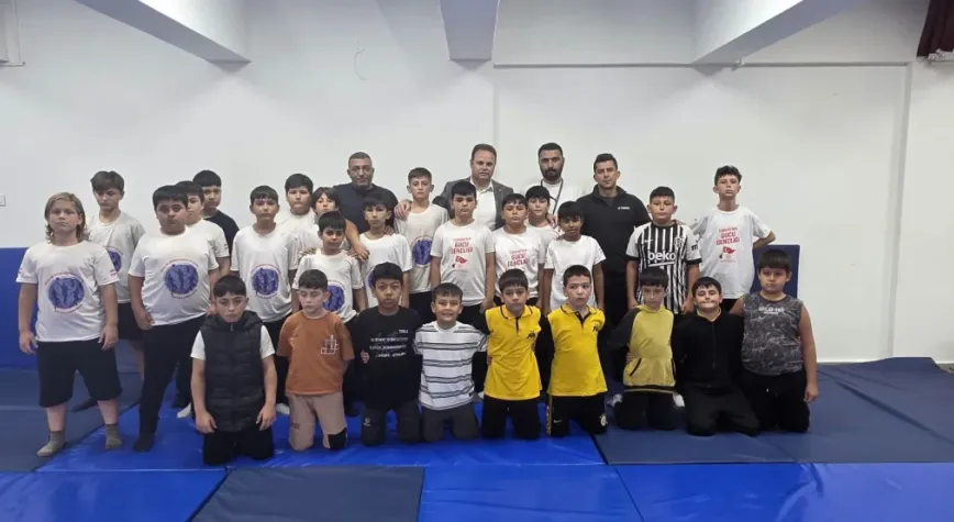 Kırıkkale'de öğrenciler güreşle spora kazandırılıyor