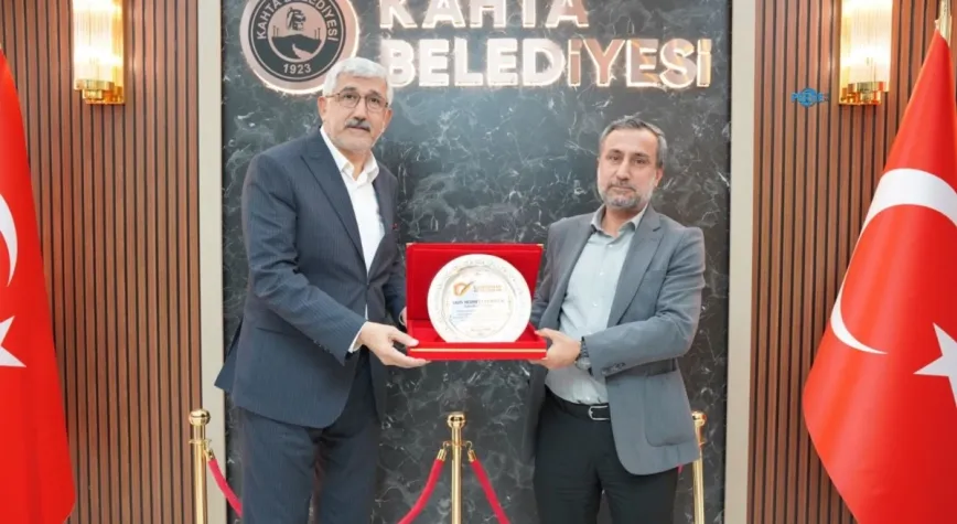 Kitap fuarı ve Kerge Festivali için Başkan Hallaç’a teşekkür plaketi