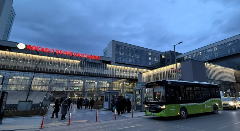 Kocaeli Şehir Hastanesi'ne Ulaşım Konforu Zirvede! 12 İlçeden Aktarmasız Otobüs Hatları Büyük Beğeni Topladı