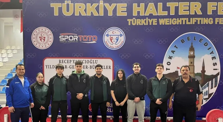Konya Karatay Belediyespor Halterde Tarih Yazdı: Berk Esergün Türkiye Şampiyonu!