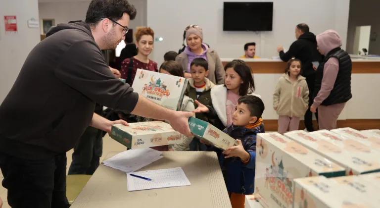 Konya'da 50 Bin Çocuğun Ramazan Sevinci: İlk Oruç Hediyeleri Dağıtılıyor!