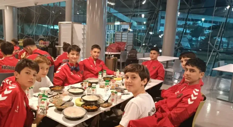 Küçük futbolcular Katar’da mahsur kaldı