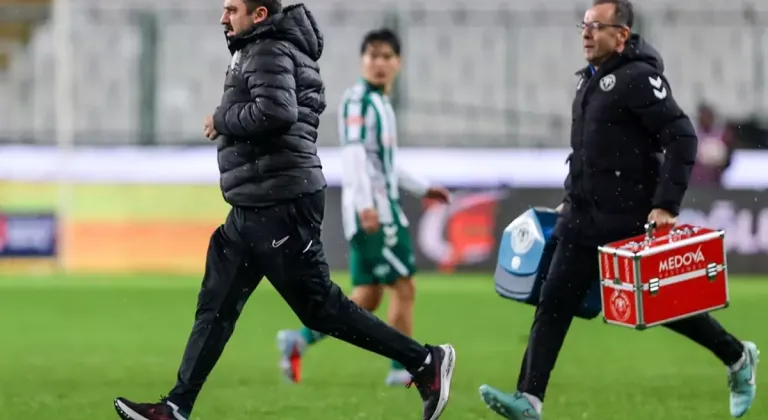 Kulüp doktoru rahatsızlandı, yeşil sahada bakın kim görev yaptı