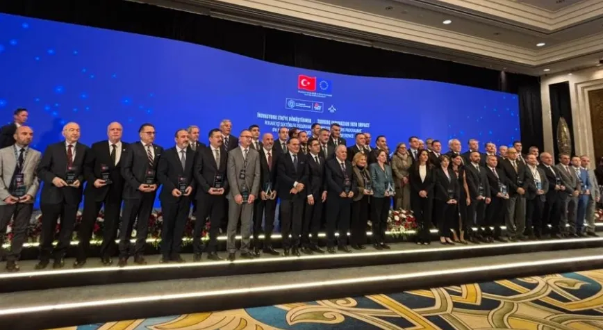 Kütahya Belediyesi’ne dijitalleşme projesi için plaket