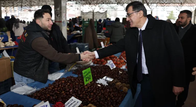 Kütahya'da Başkan Kahveci pazara kulak verdi