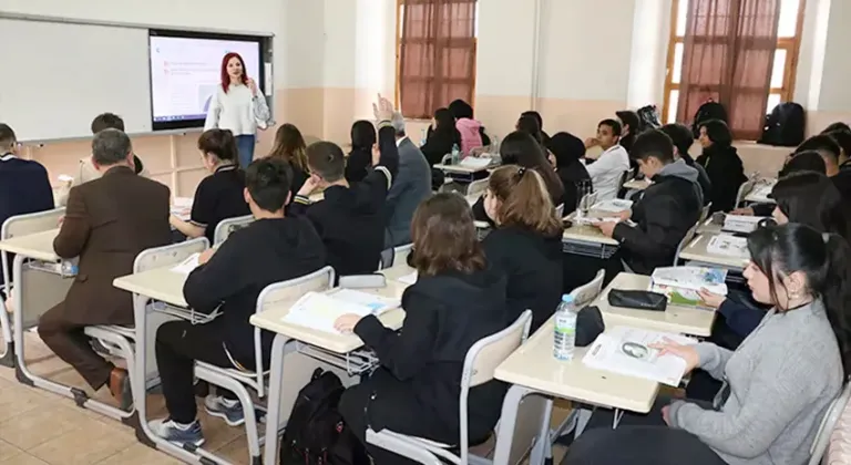 Liselerde yeni dönem resmen başladı!