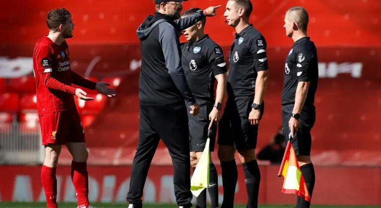 Liverpool'a küfreden hakemden bir skandal daha!