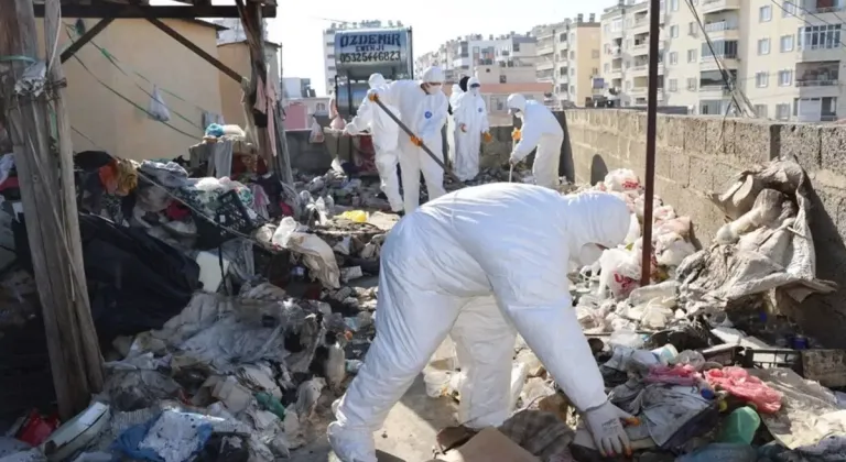 Mahalleli ihbar etti, ekipler neye uğradığını şaşırdı