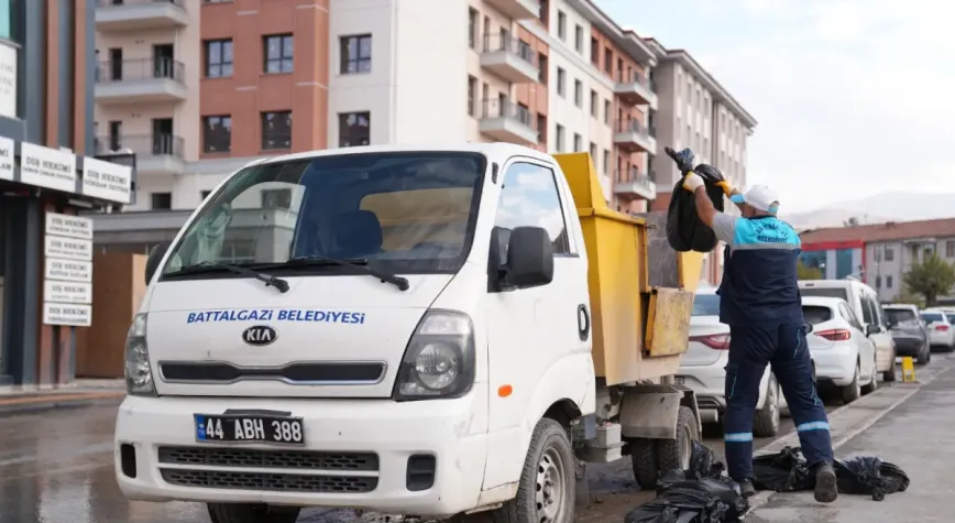 Malatya’da kaldırılan konteyner çarşısının bulunduğu alan temizlendi