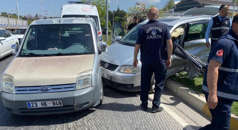 Malatya’da kavşakta üç araç çarpıştı: 4 yaralı
