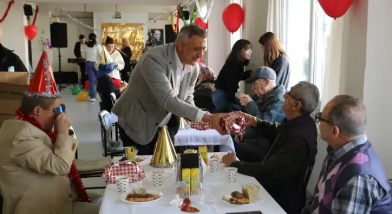 Manisa Büyükşehir’den Değerli Büyüklere Yeni Yıl Sürprizi