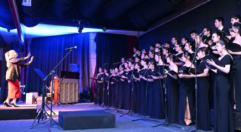 Manisa Konservatuvarı'ndan Sahneye Damga Vuran Çok Sesli Coşku: Geleceğin Sanatçıları Göz Doldurdu!