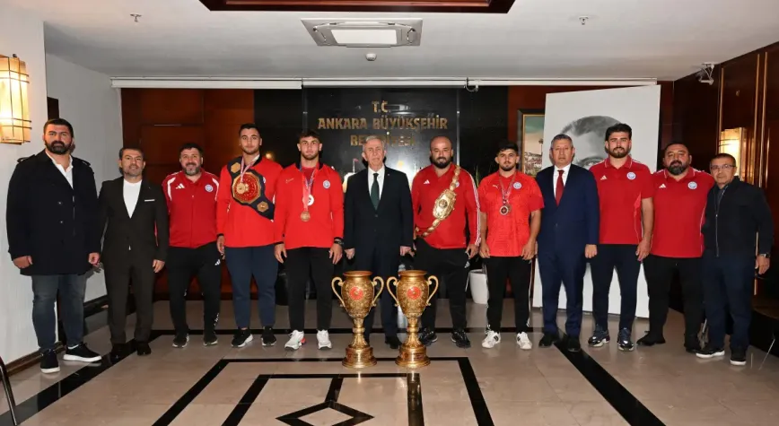 Mansur Yavaş ASKİ sporlu güreşçileri ağırladı