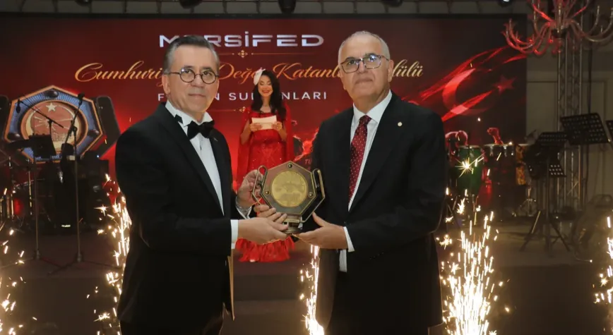MARSİFED’den filenin sultanlarına ‘Cumhuriyete Değer Katanlar’ ödülü