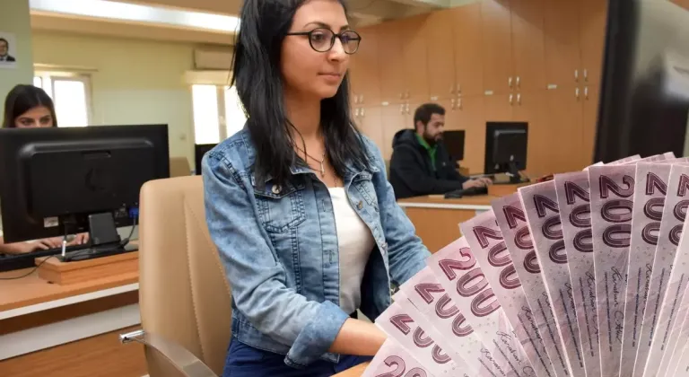 Memurlara yılda iki kez ikramiye! Teklif Meclis'e sunuldu