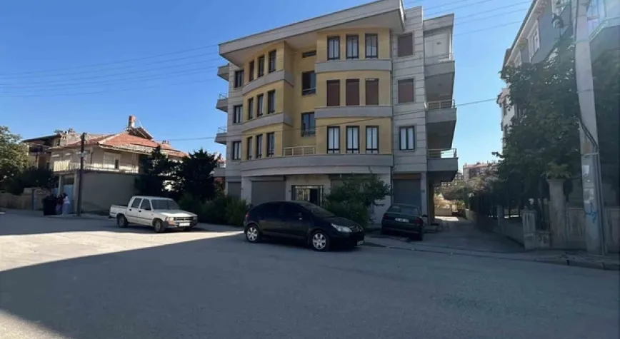 Meram'da apartman komşuları arasında kedi tüyü kavgası: Biri bıçakla yaralandı