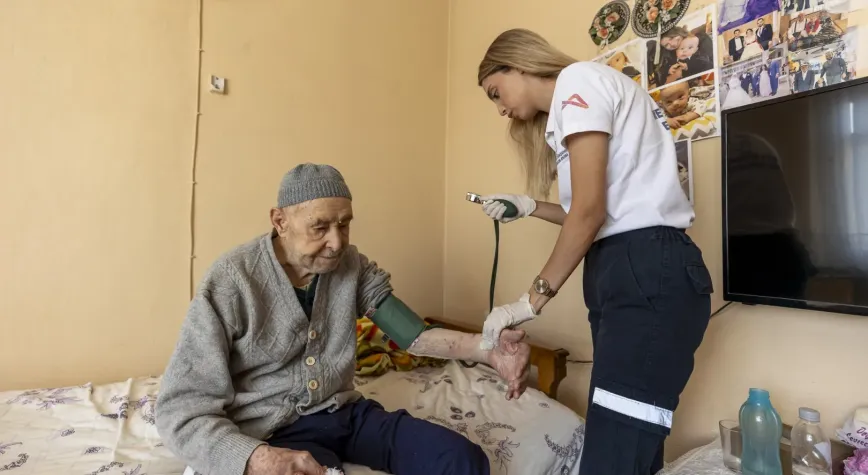 Mersin Büyükşehir evde sağlık hizmetiyle yaralara merhem oluyor