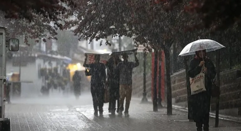 Meteoroloji saat vererek uyardı! Kuvvetli sağanak geliyor