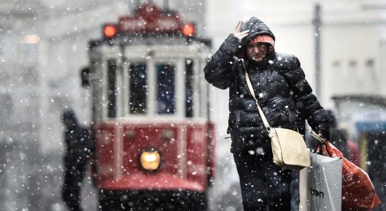 Meteoroloji'den Kritik Uyarı! 7 İlde Fırtına ve Sağanak İçin Sarı Kod Verildi: İşte O Bölgeler!