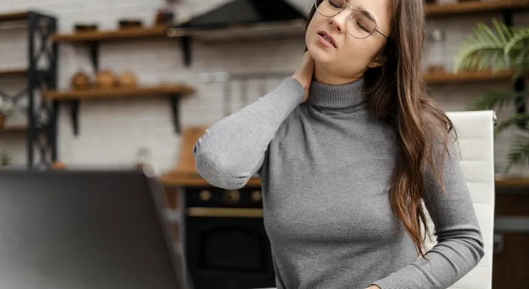 Mevsim Geçişleri Fibromiyaljiyi Nasıl Tetikliyor? Ağrılardan Korunma Yolları!