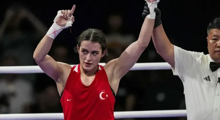 Milli boksör Esra Yıldız Kahraman, yarı finalde