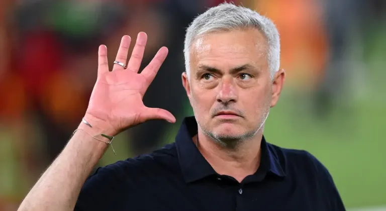 Mourinho'dan yıldız futbolcuya transfer telefonu: "Yeniden birlikte çalışalım"