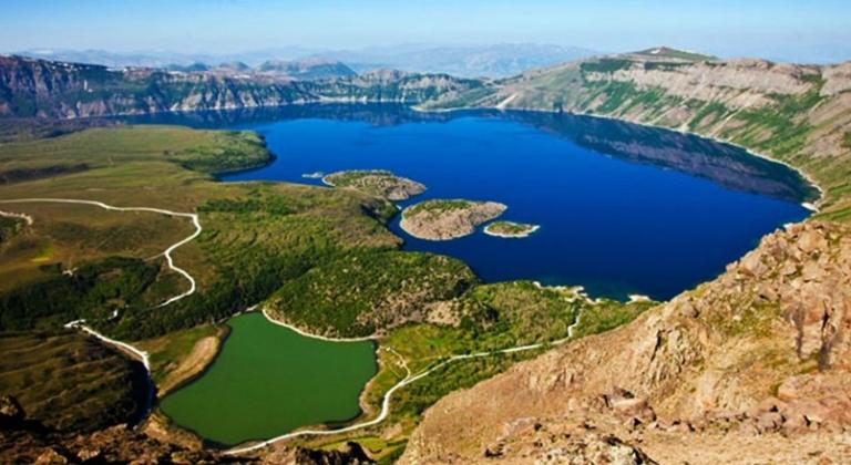 Nemrut Krater Gölü’nde kuraklık tehlikesi
