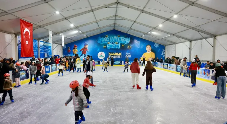 Nevşehir'de Kışa Damga Vuran Açılış: İlk Buz Pateni Pisti Şehrin Kalbinde!