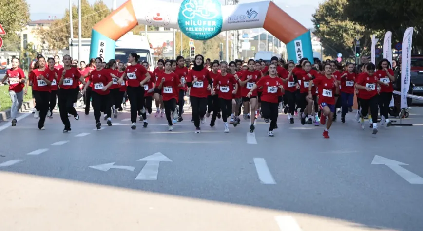 Nilüfer’de Bin 749 Öğrenci Cumhuriyet İçin Koştu