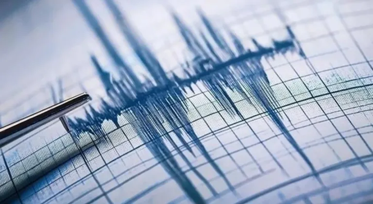O ülkede korkutan deprem! 7.8 ile sallandı