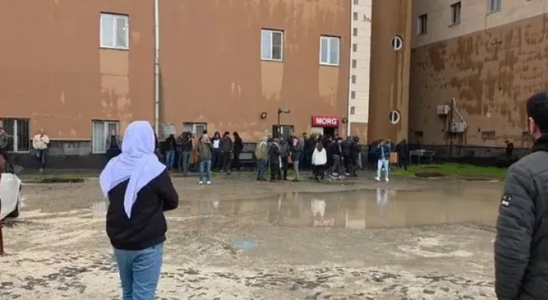 Okul bahçesine yıldırım düştü! 2 çocuk hayatını kaybetti