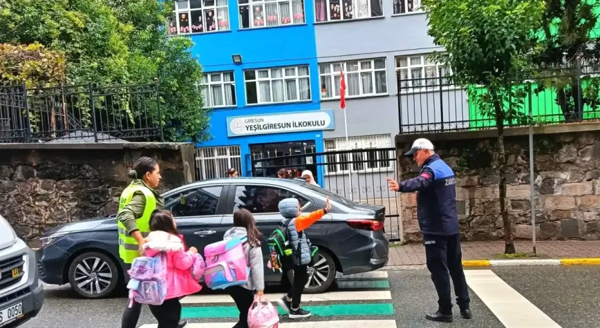 Okul giriş çıkışlarına zabıta ekibi desteği