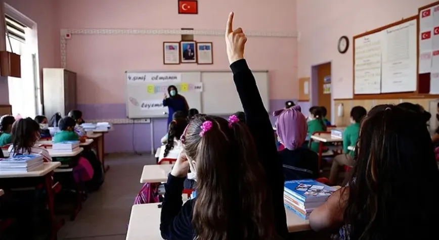 Okullarda taşlar yerinden oynuyor! Arama yetkisi, yeni disiplin kuralları...