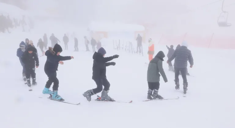 Osmangazi'den Unutulmaz Uludağ Macerası: Çocuklar İlk Kez Kar ve Kayakla Tanıştı!