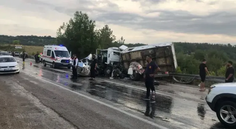 Osmaniye'de trafik kazası: 2 kişi öldü, 4 kişi yaralandı