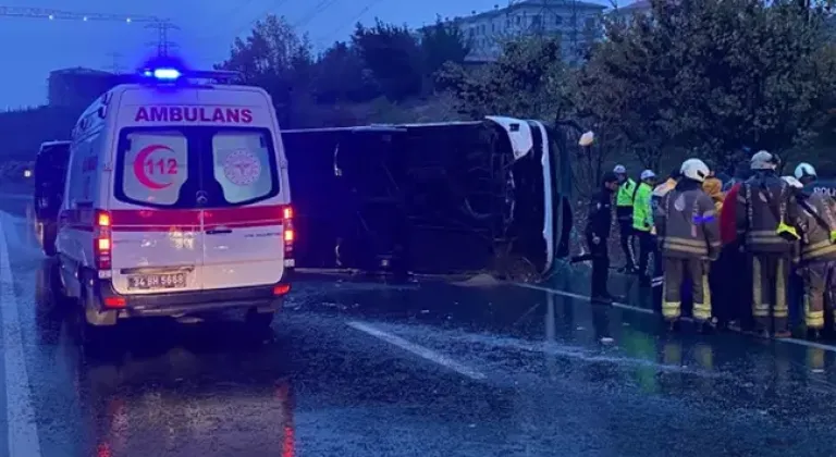 Otobüs devrildi: 2 ölü, 15 yaralı!