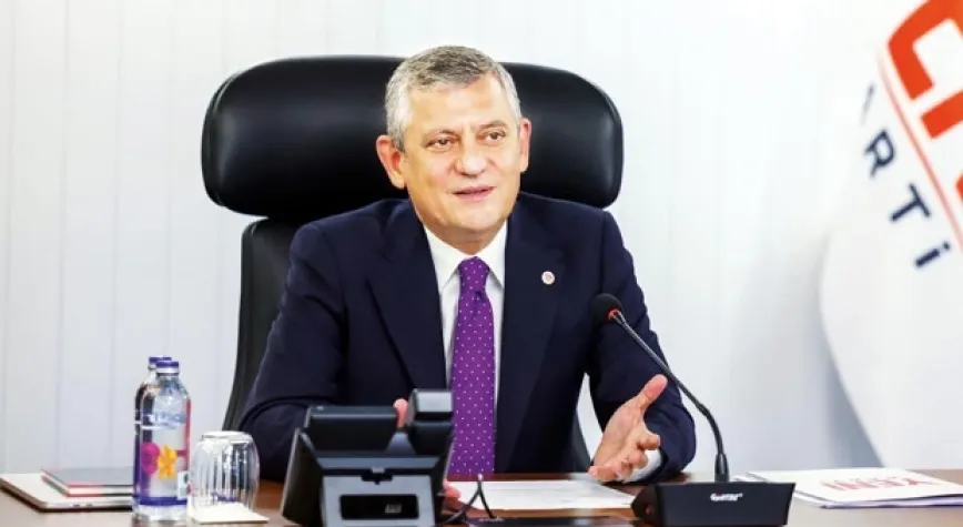Özel’den Sosyalist Enternasyonal buluşması