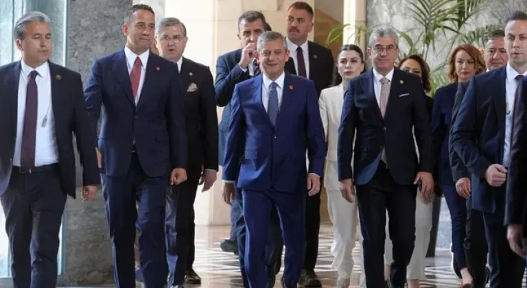 Özgür Özel'in yol haritası netleşti! Yeni parti için tarih belli oldu…
