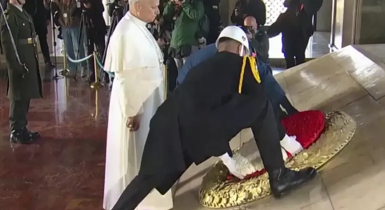 Papa 14. Leo, Anıtkabir'i ziyaret etti! İşte Özel Defter'e yazdığı not