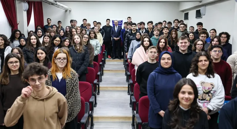 Sakarya'da Gençliğin Kalbi Attı: Başkan Alemdar, Liselilere Dev Projelerini Açıkladı!