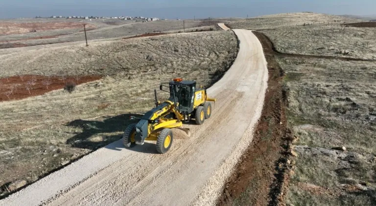 Şanlıurfa Büyükşehir Belediyesi Kırsal ve Merkez İlçelerde Yol Yapım ve Onarım Çalışmalarını Sürdürüyor