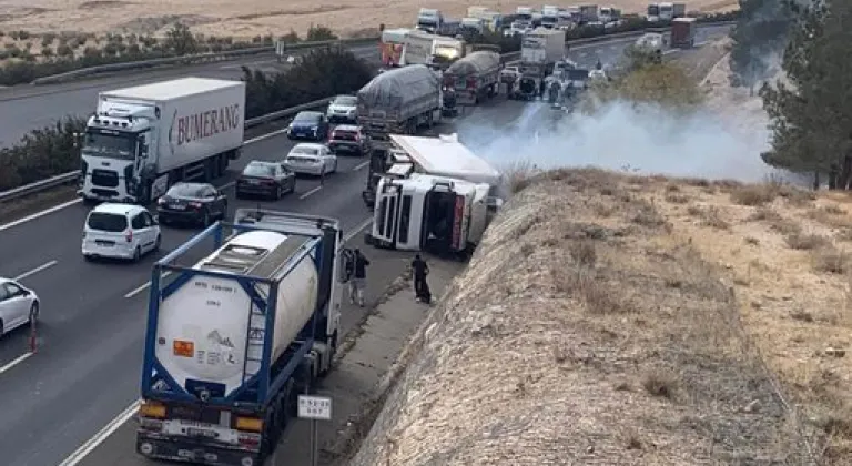 Şanlıurfa’da tır ile otomobil çarpıştı: 1 ölü, 4 yaralı