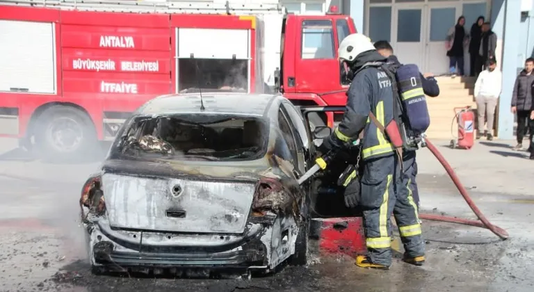 Serik’te hastane otoparkında çıkan yangın söndürüldü