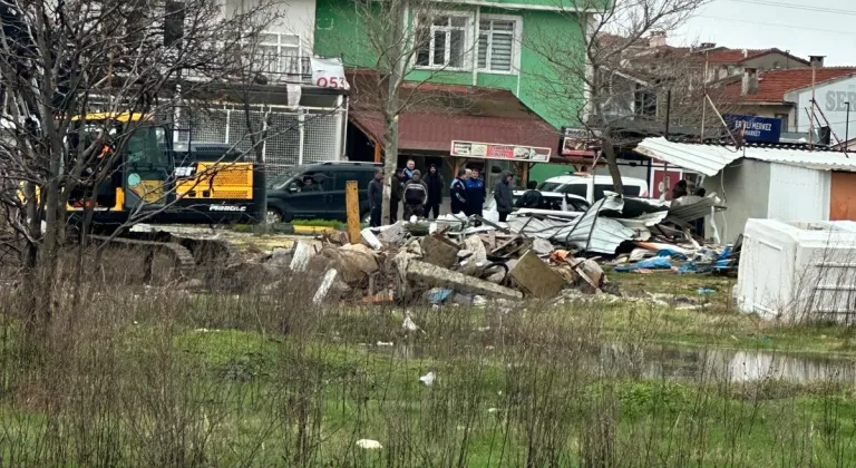 Şok Görüntüler: Erikli Sahili'nde Büyük Yıkım Başladı! O Yapılar Tek Tek Yıkılıyor, Sahil Yeni Baştan mı Tasarlanıyor?