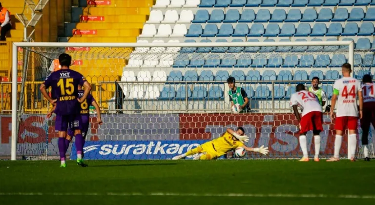 Sokratis Dioudis üst üste iki penaltı çıkardı