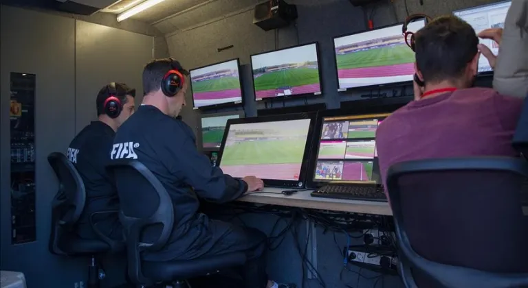 Süper Lig'de günün maçlarının VAR ve AVAR hakemleri açıklandı